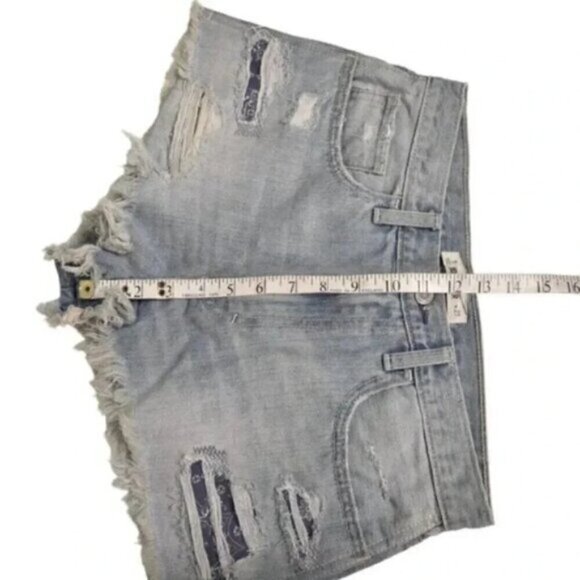Hollister High Rise Jean Shorts Light Wash Distressed Blue Size 27 - Picture 9 of 10